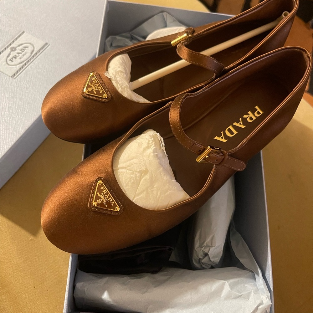 PRADA
Ballerina Mary Janes